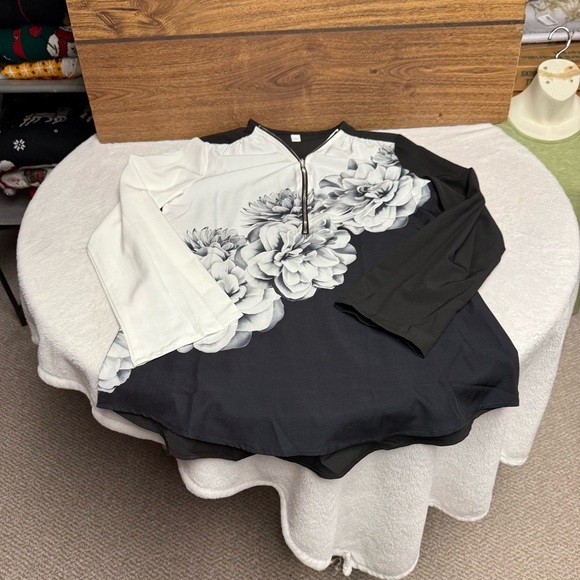 Floral Black and White Long Sleeve Top size small silver zipper front - Picture 5 of 10